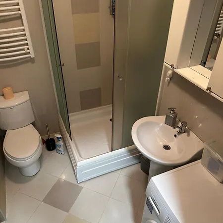 Charlie Aviv Park Apartment